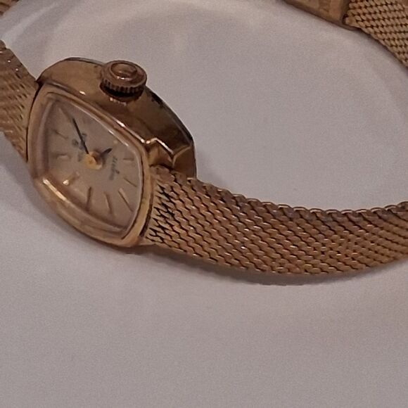 Vintage Helbros Quartz Gold Tone Ladies Watch and Stainless Steel Band Untested - Picture 5 of 6